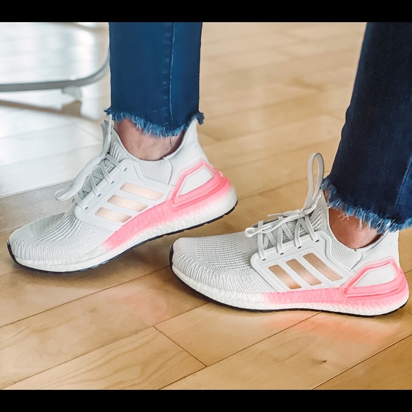 Meet your Posher, Nicole - Picture 2 of 4